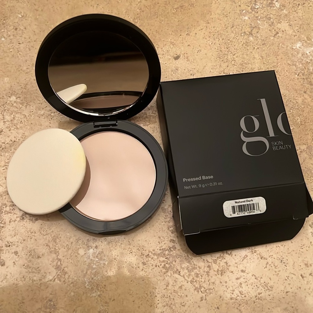 New In Box Glo Skin Beauty Pressed Base Powder Foundation in Natural Dark Color